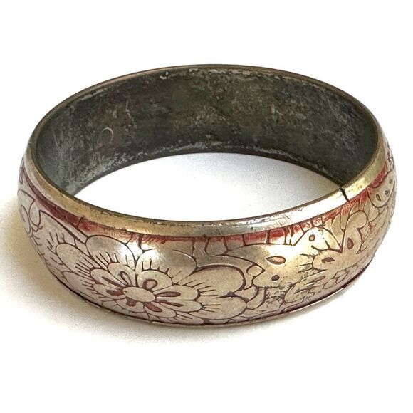 Red and silver tone etched bangle bracelet - Picture 8 of 9